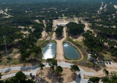 Proyecto de urbanización con lagunas integradas y caminos internos, desarrollado por BMA Arquitectura